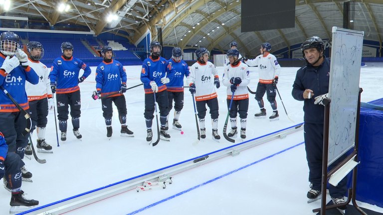 Подготовка на льду к крупным соревнованиям началась у хоккеистов "Байкал-Энергии" в Иркутске